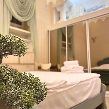 Great One Bed Right Near Opera House Daire Kiev Dış mekan fotoğraf