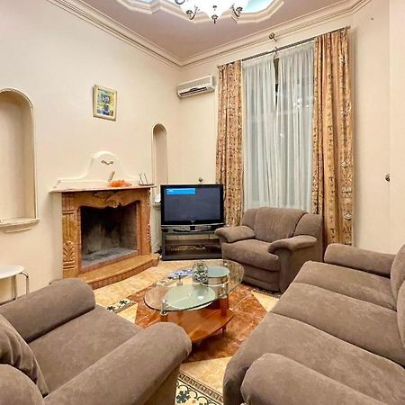 Great One Bed Right Near Opera House Daire Kiev Dış mekan fotoğraf
