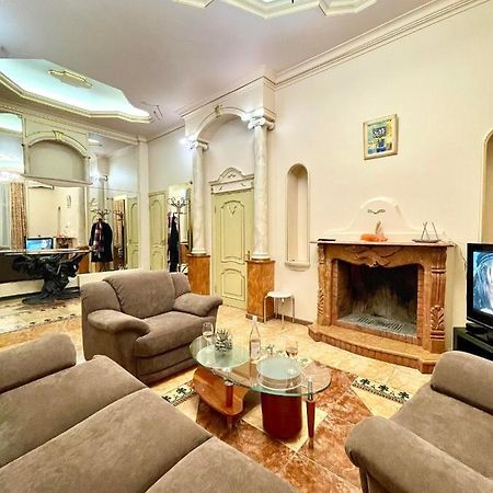 Great One Bed Right Near Opera House Daire Kiev Dış mekan fotoğraf
