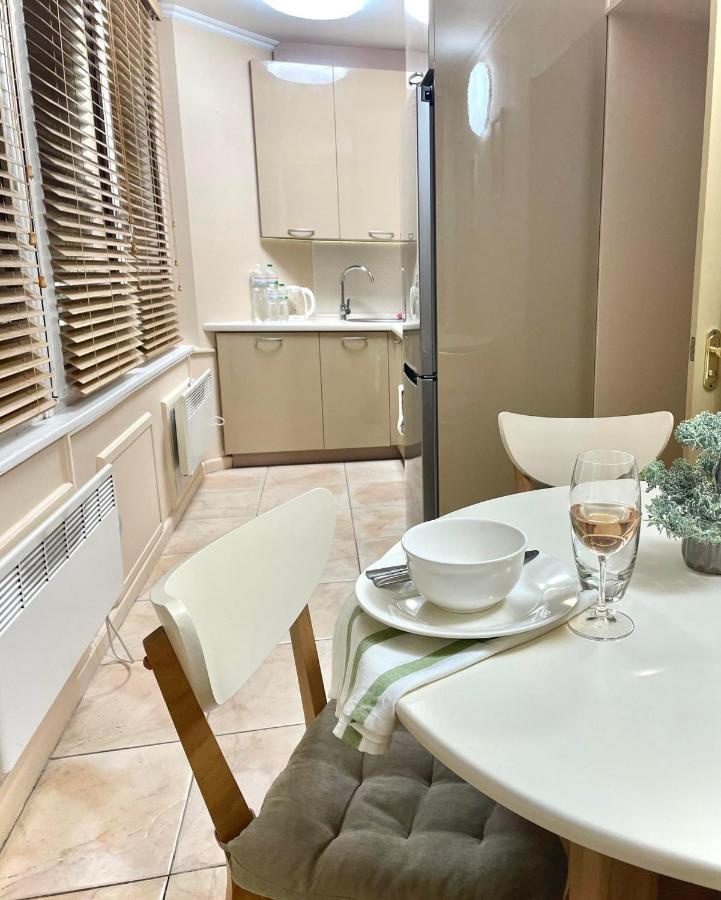 Great One Bed Right Near Opera House Daire Kiev Dış mekan fotoğraf
