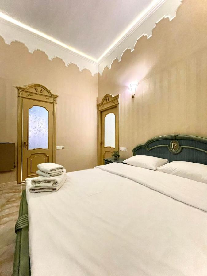 Great One Bed Right Near Opera House Daire Kiev Dış mekan fotoğraf