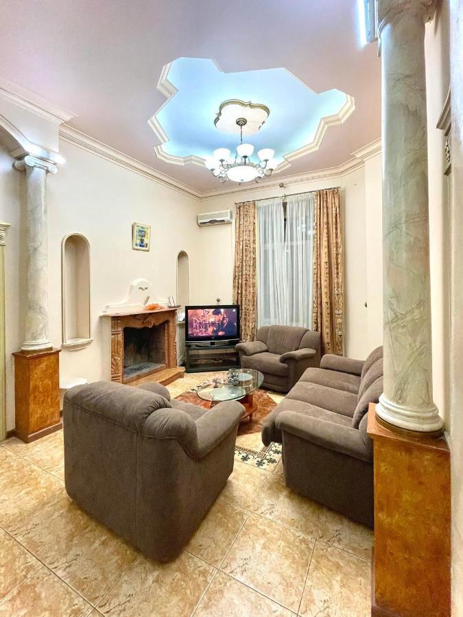 Great One Bed Right Near Opera House Daire Kiev Dış mekan fotoğraf