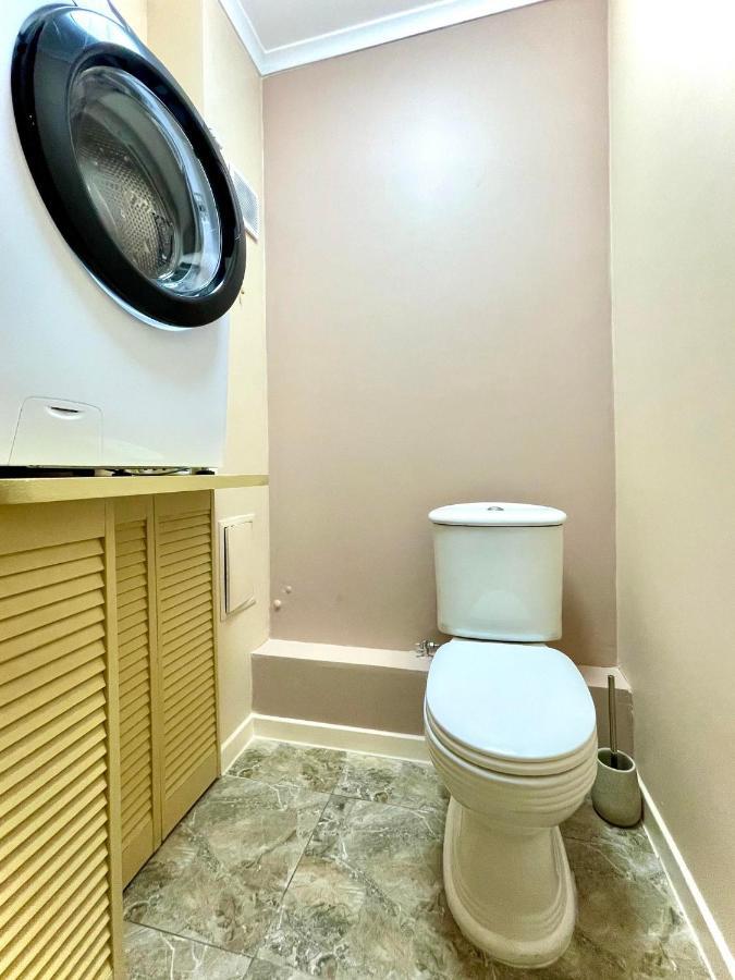 Great One Bed Right Near Opera House Daire Kiev Dış mekan fotoğraf