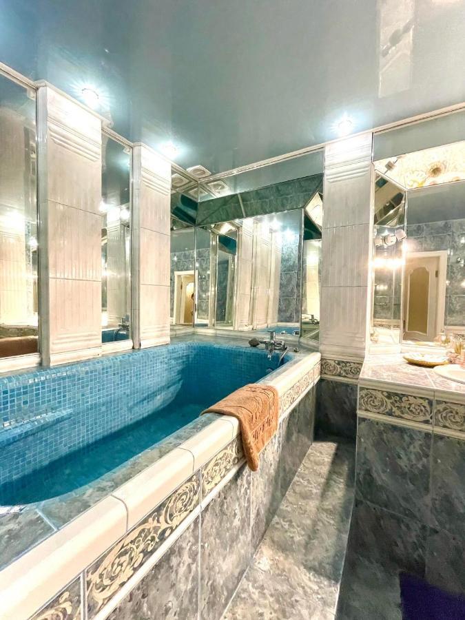 Great One Bed Right Near Opera House Daire Kiev Dış mekan fotoğraf
